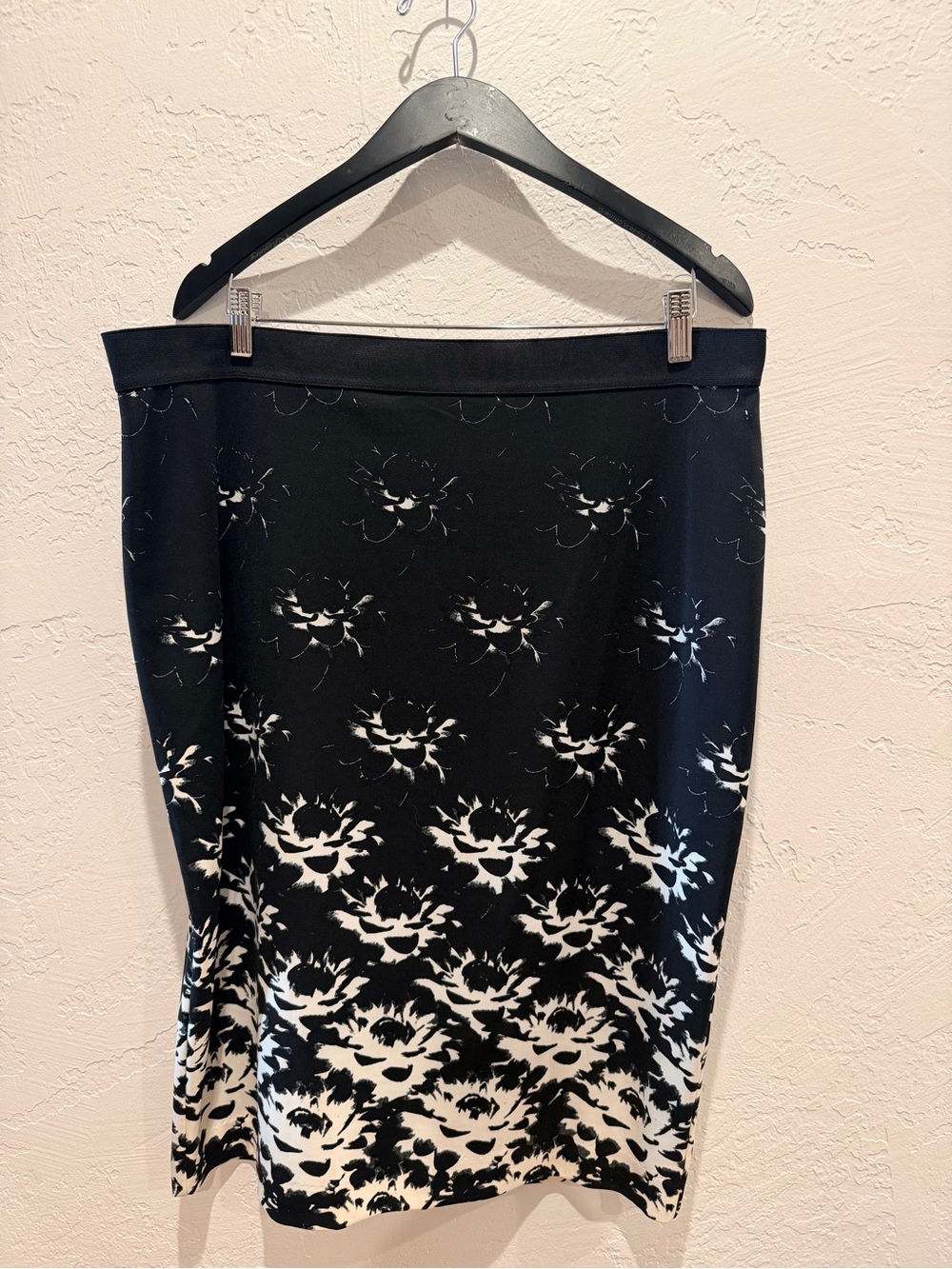 Alfani Black and White Floral Pencil Skirt